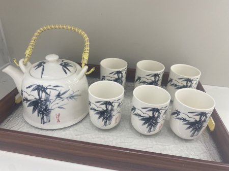 ابريق مميز مع 6 كاسات