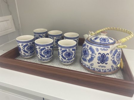 ابريق مميز مع 6 كاسات