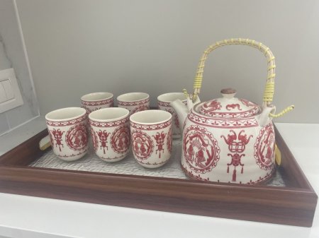 ابريق مميز مع 6 كاسات